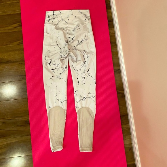 White marble onyx leggings from BuffBunny in Medium - Picture 1 of 5